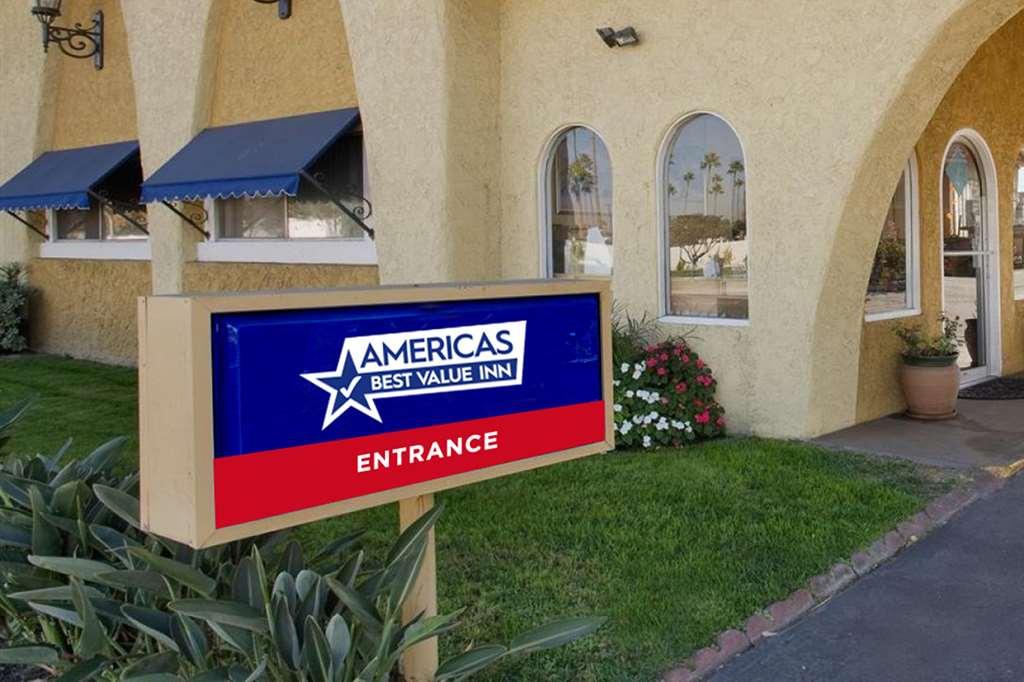 Americas Best Value Inn Stockbridge Exteriér fotografie