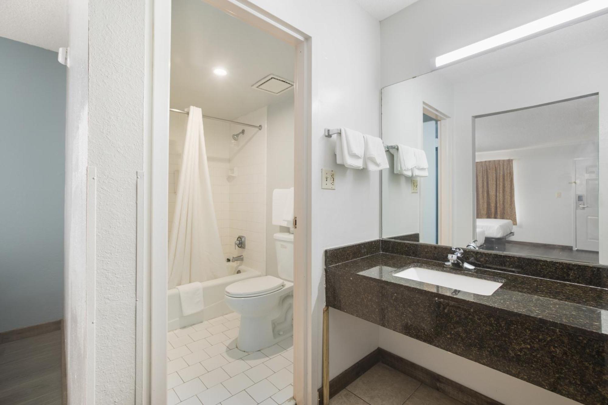 Americas Best Value Inn Stockbridge Pokoj fotografie